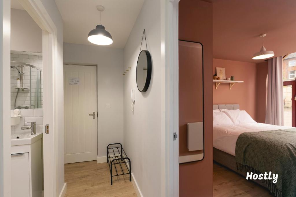 Wesley Gate Apartments - Building 3, by Hostly photo