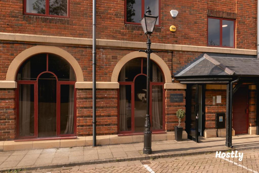 Wesley Gate Apartments - Building 3, by Hostly photo