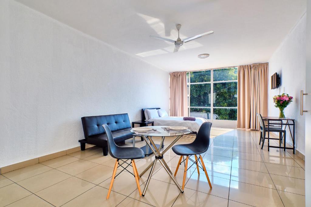 Inn & Out Sandton Park, Johannesburg