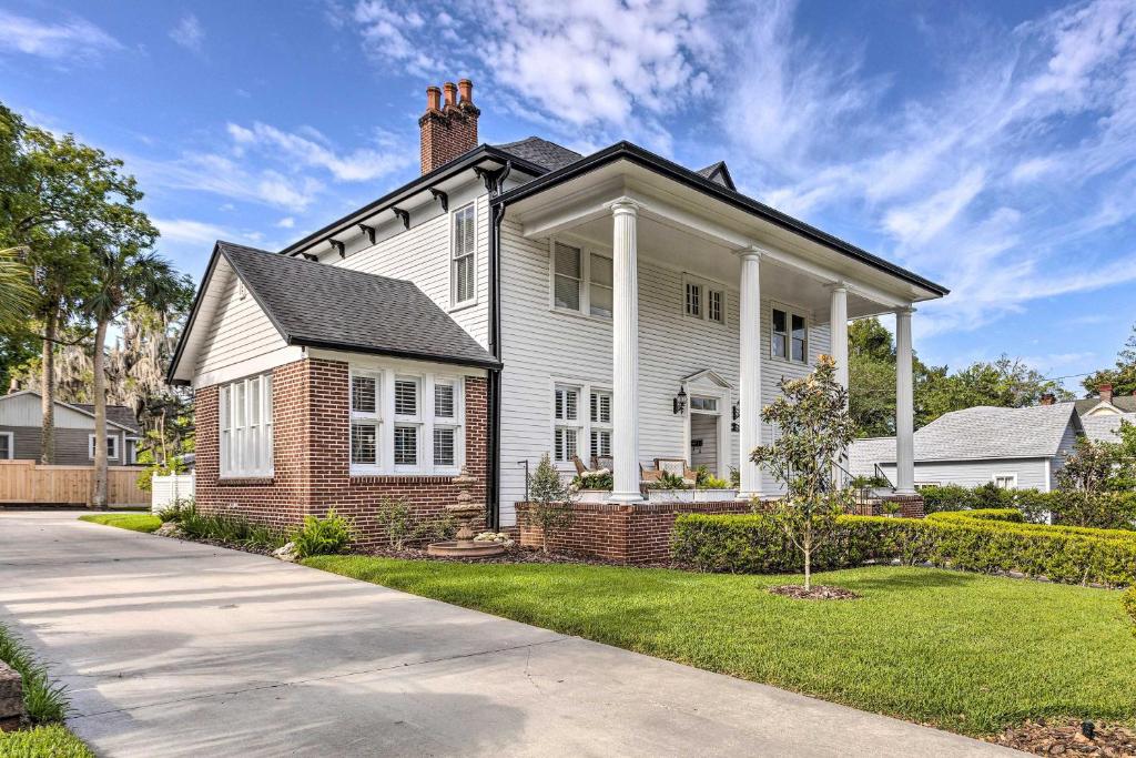 Historic 1891 Ocala Apartment with Original Touches!