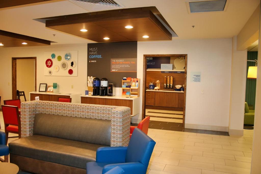 Holiday Inn Express & Suites Douglas photo