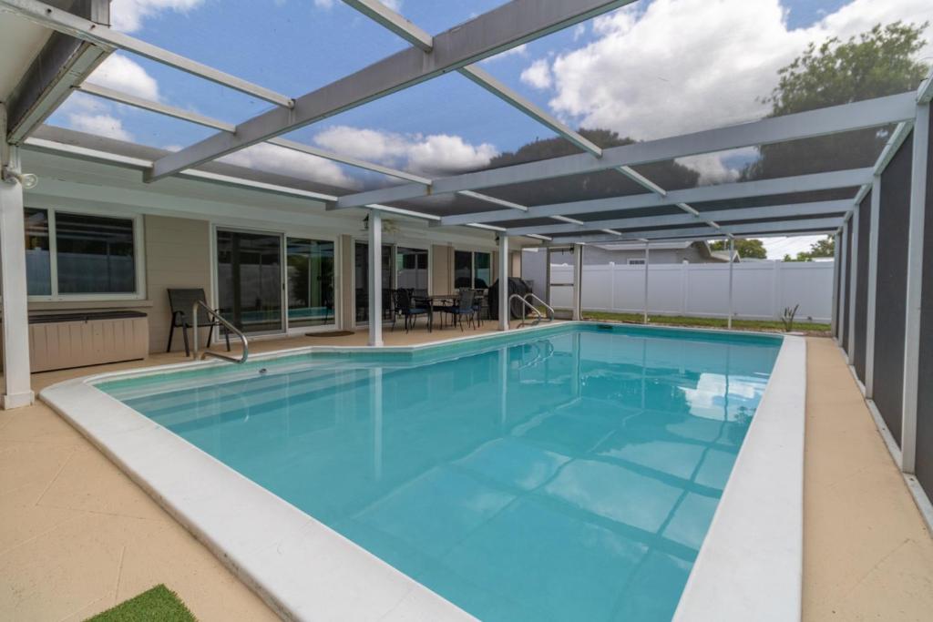 Sleeps 12 4 Bedroom Pool Home Close to Beaches Restaurants & More home