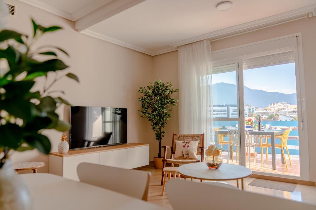 EsteponaCies, Estepona