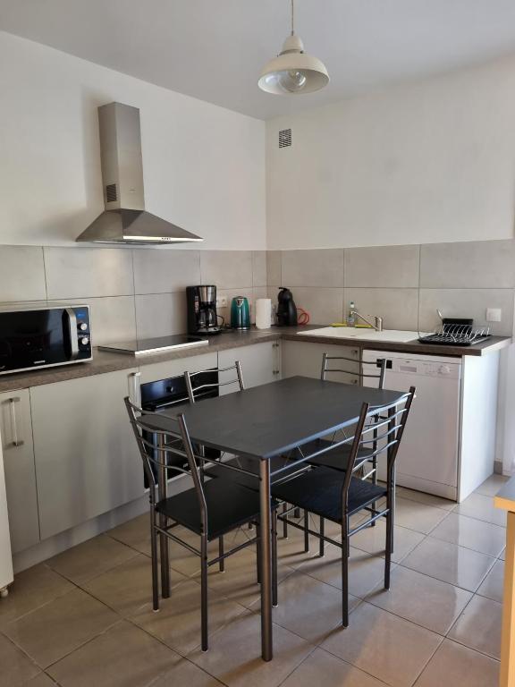 location vacances T4 bas de villa Toulon - 4