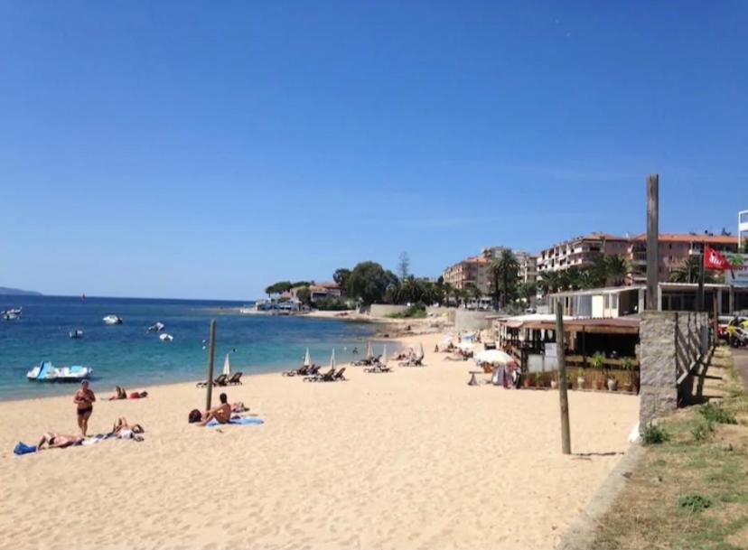 Ajaccio magnifique T2 40m2 centre ville vue mer au bord de la plage neuf 5 personnes Clim wifi balcon parking privé fermé - 1