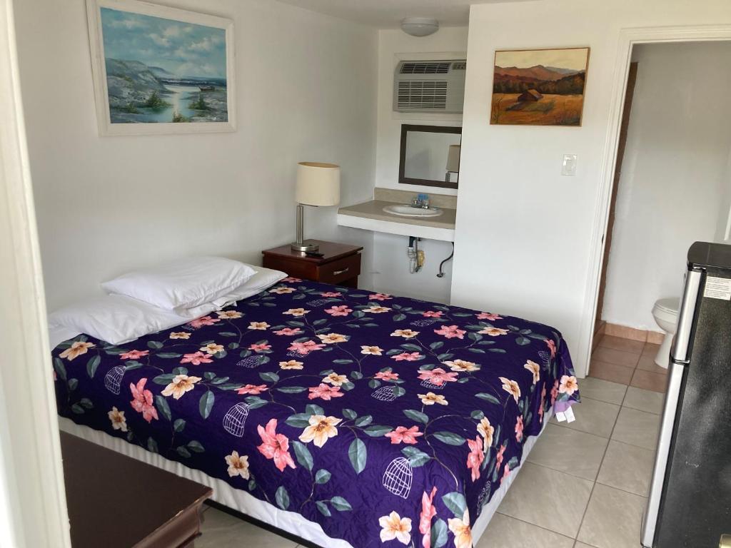 Riviera Motor Lodge photo
