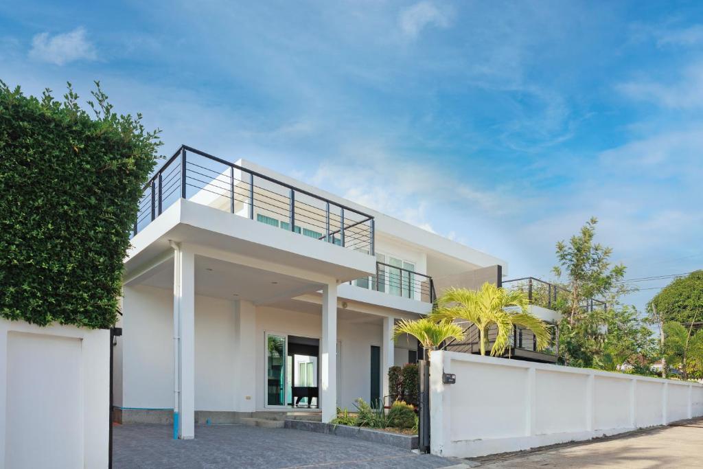 Cushy Cushy Villa photo