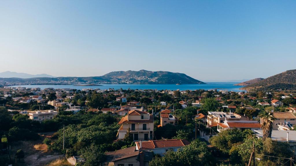 Small house great view in Porto-Rafti gulf photo