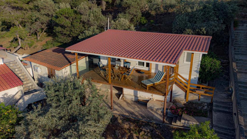 Small house great view in Porto-Rafti gulf photo