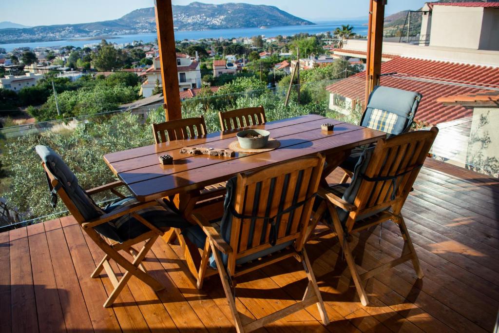 Small house great view in Porto-Rafti gulf photo