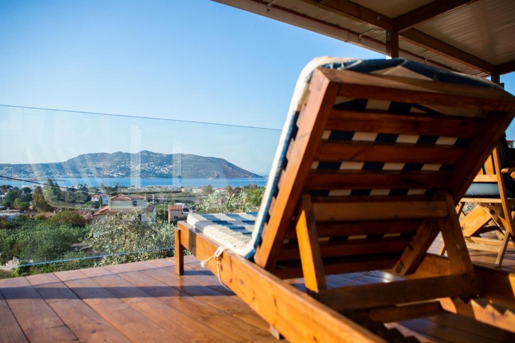 Small house great view in Porto-Rafti gulf — Hotel in Porto Rafti