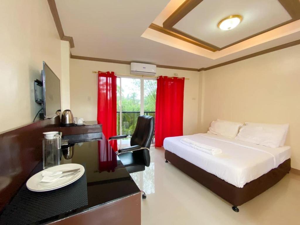 Red Palm Inn balcony room with Netflix — Hotel in Baybay