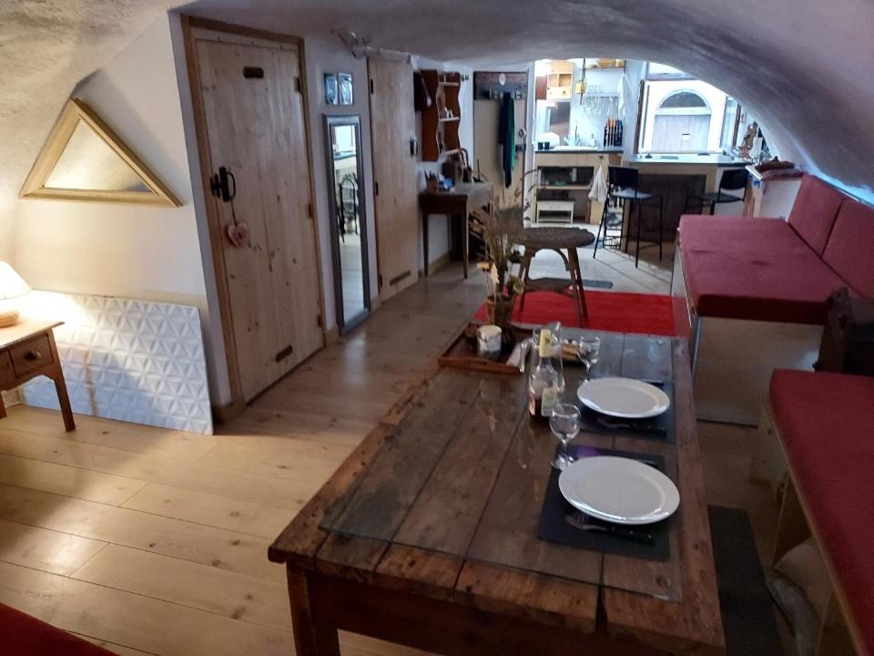 Studio atypique rue de Turin (ancienne étable de village) - 4