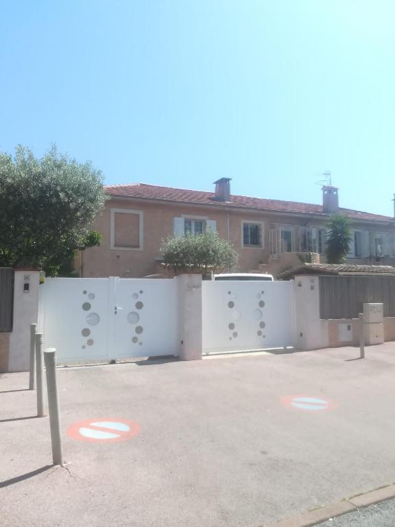 Sur le quai de port fréjus - 4