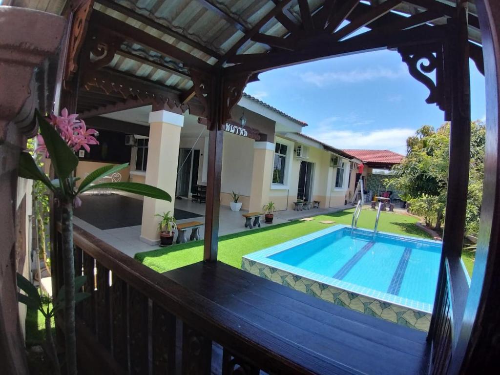 Achutra Muslim Guesthouse (pool) photo
