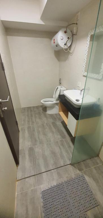 Huge Family Room 94m2 Jati Junction - Pool & Gym photo
