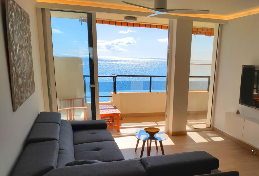 BEACHFRONT -- NEW LUXURY Apartment -- 1ª Linea Playa -- Fuengirola CITY CENTER -- Private PARKING -- Panoramic Sea Views -- - 1