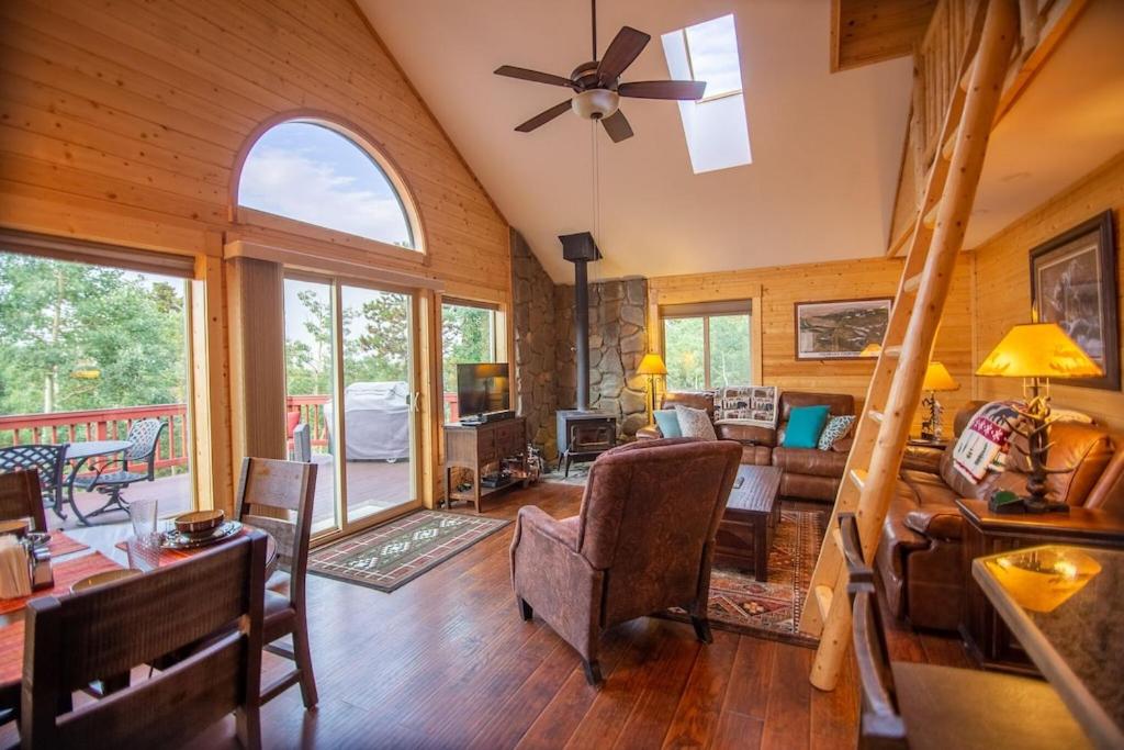 Beautiful Relaxing Home in Warm Springs Ranch - Misty Mountain Hideaway, Fairplay