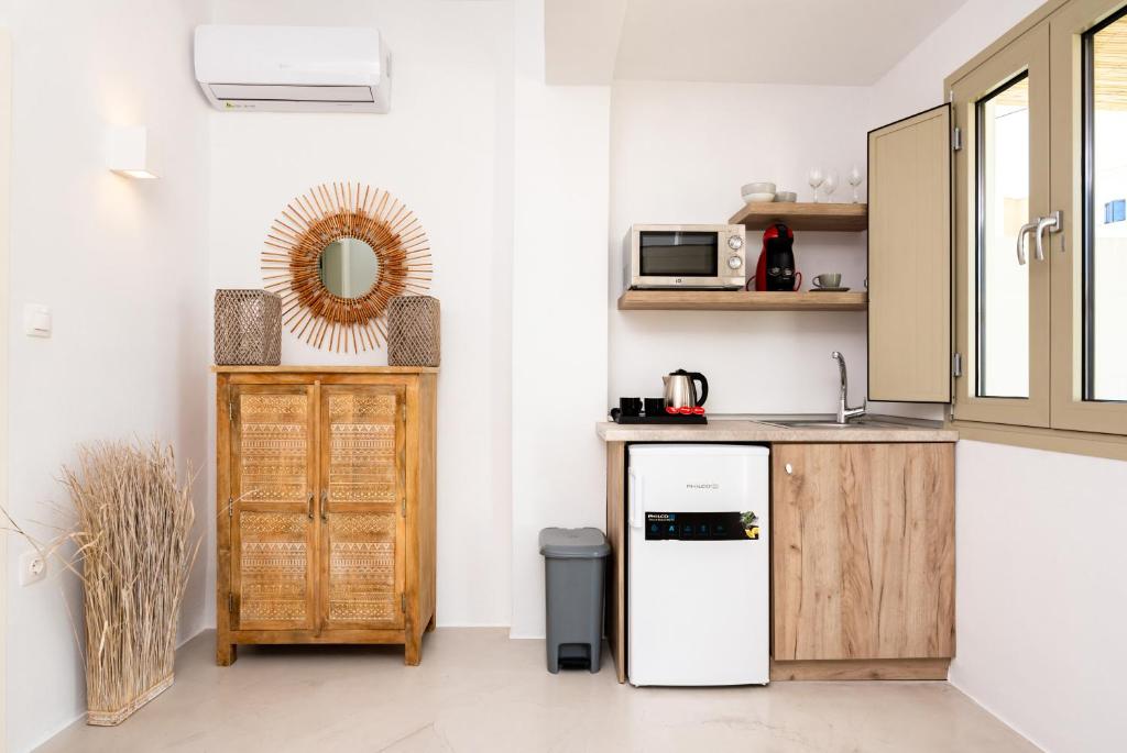 Aerenia Luxury Suites photo