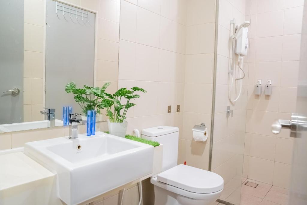 DiTengah Suite @ i-City (Wifi/Astro/CarPark/Coway) photo