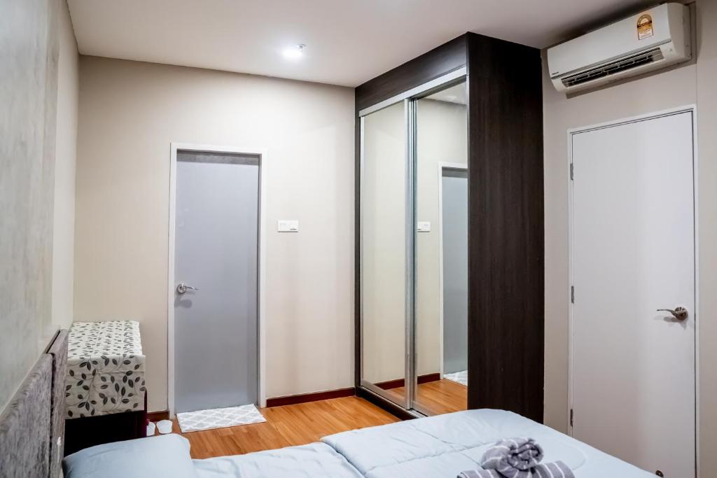 DiTengah Suite @ i-City (Wifi/Astro/CarPark/Coway) photo
