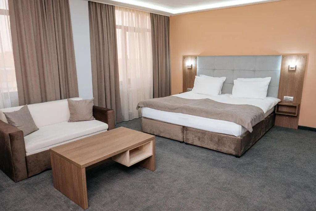 Hotel Tundzha - Renovated!，位于扬博尔的酒店