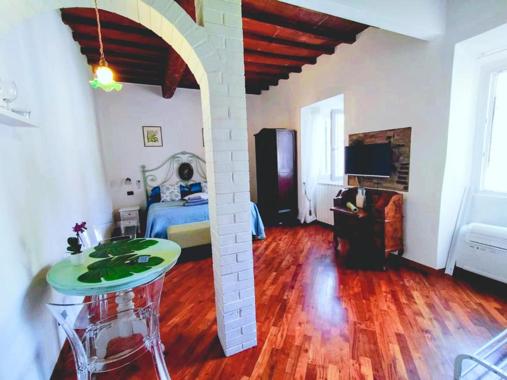The best small Florence Flat - 1