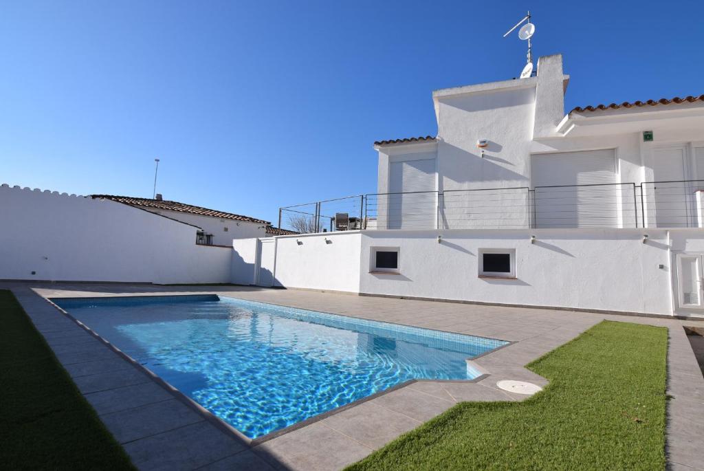 casa con piscina privada y cerca playa ref 382 - 1