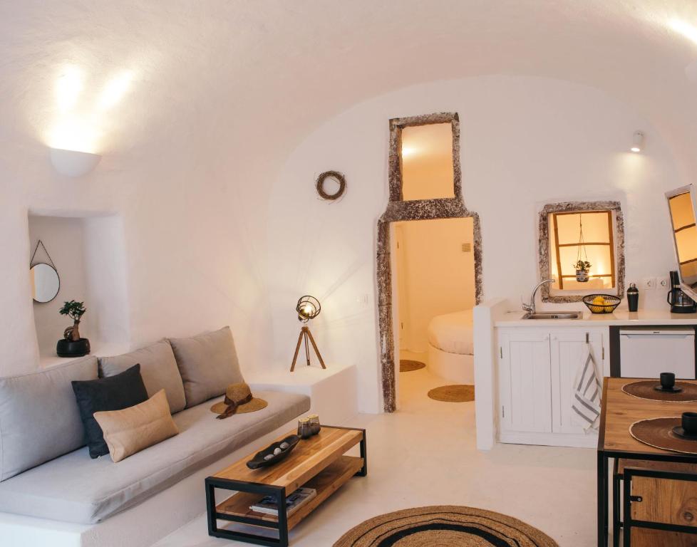 The Cave Complex by A Terre Cave Villas, Oia