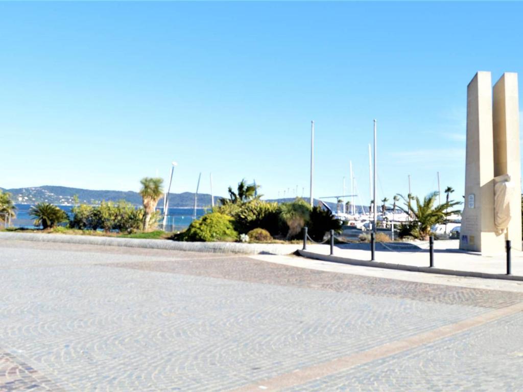 Studio Cabine avec Terrasse et Parking - Proche Centre et Plages à Cavalaire-sur-Mer - FR-1-226B-31 - 3