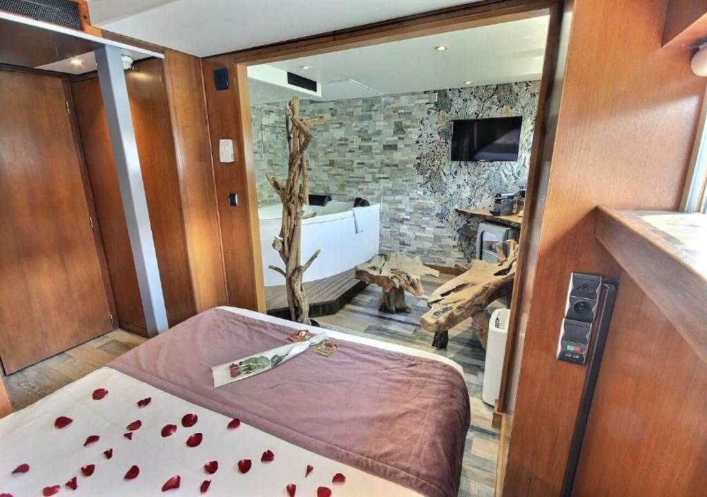 VIP Paris Yacht Hôtel & Spa - 4