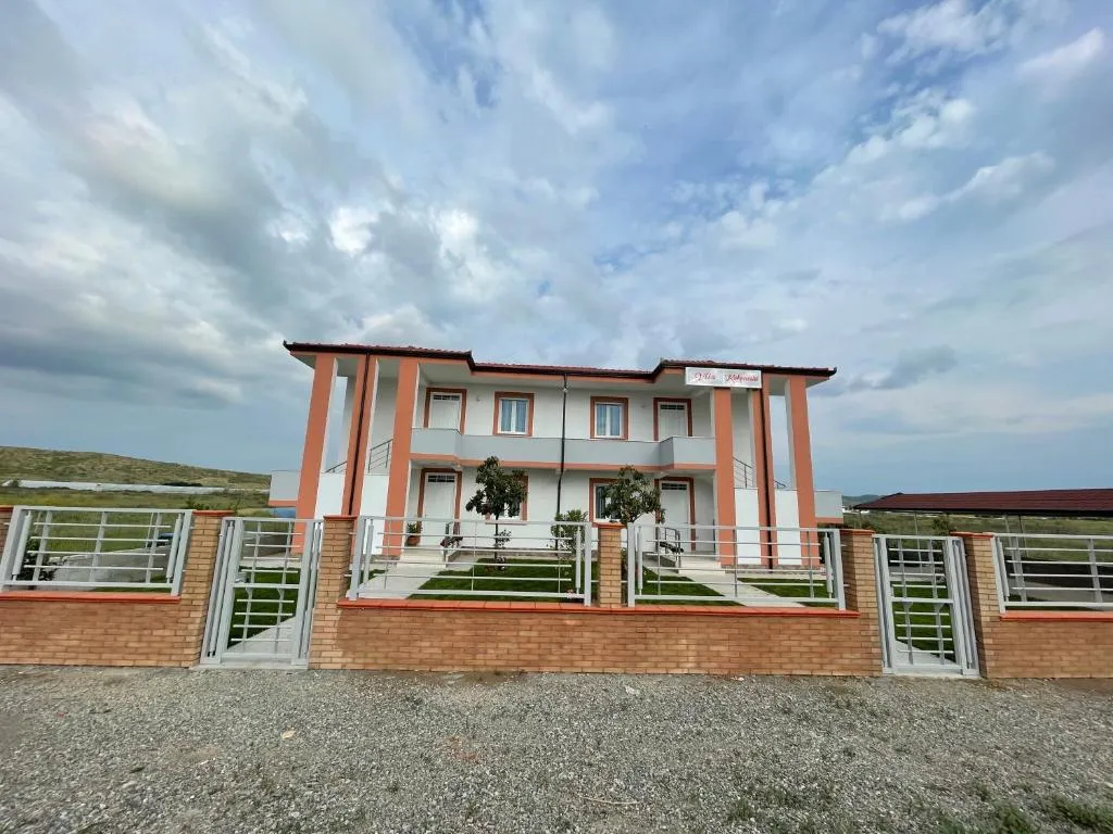 Vila Kokoneshi, hotel in Divjakë