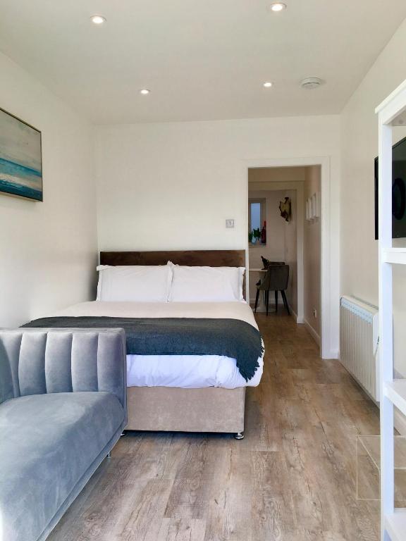 Harbour Top Studio - with parking, Whitby