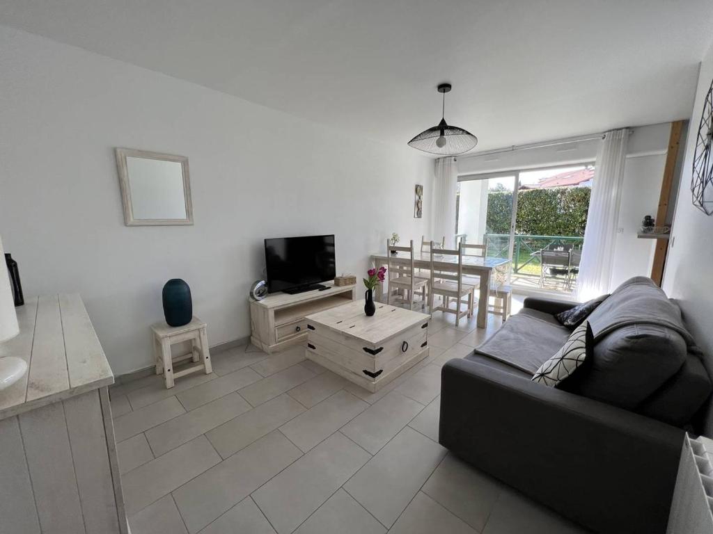 Cambo : T2 Lumineux avec Terrasse Sud, Wifi & Parking - 3