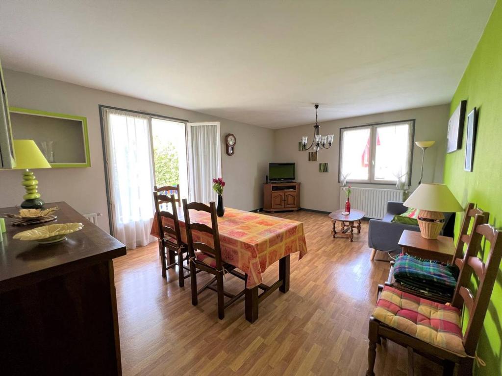 Appartement T3 à Cambo-les-Bains avec Wifi, Animaux Acceptés - 4 Couchages - 3