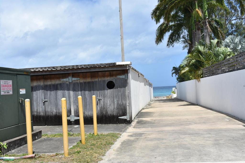 Flamboyant Beach House photo