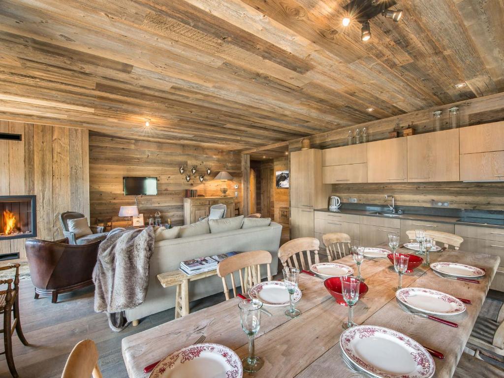 Appartement skis aux pieds avec espace bien-être, 3 chambres, cheminée, et terrasse à Méribel - FR-1-565-3 - 1