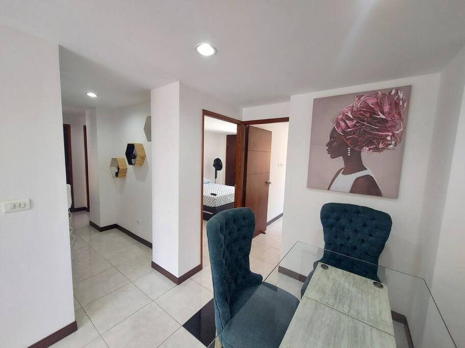 Apartamento remodelado enLaureles 300mbps internet, Medellín