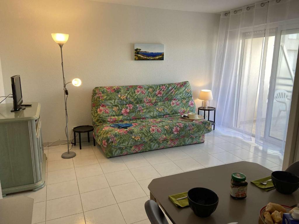 Appartement Studio Cabine à Fréjus, Piscine, Plage à 500m, Clim, Parking, Terrasse, 4 Couchages - FR-1-226A-110 - 2