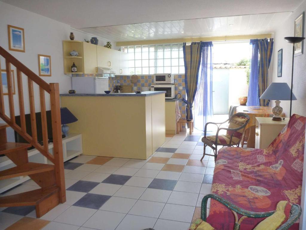 Maison avec Piscine, Tennis, Pétanque, Parking et Proche Plage - FR-1-387-171 - 3