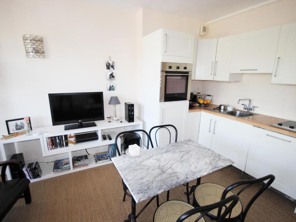 Studio Centre-Ville Royan : Plages et Commerces à Pied, Balcon, Parking Gratuit - FR-1-550-7 - 3