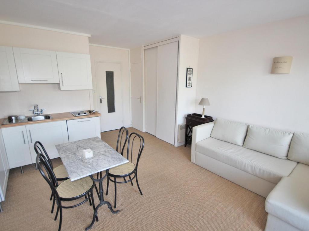 Studio Centre-Ville Royan : Plages et Commerces à Pied, Balcon, Parking Gratuit - FR-1-550-7 - 4