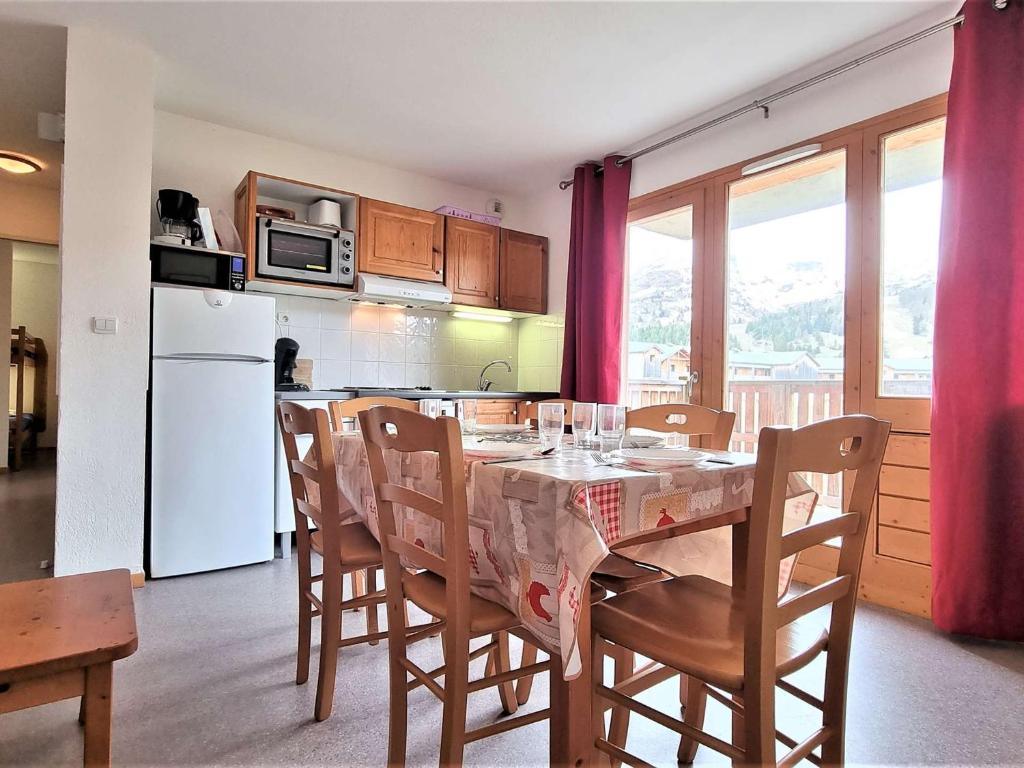 Appartement 8 pers avec balcon, proche commerces et pistes, casier à ski - FR-1-525-199 - 2
