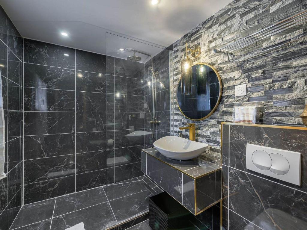 Chalet mitoyen 4 chambres à Courchevel Moriond - FR-1-563-104 - 2