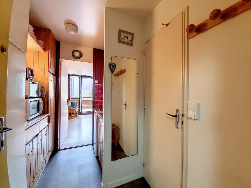 Studio idéalement situé au pied des pistes Les Menuires, 2 pers, balcon sud, parking gratuit - 2