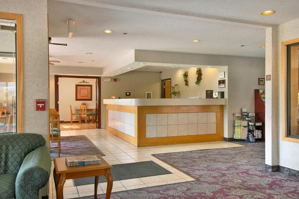 Baymont by Wyndham Muskegon photo
