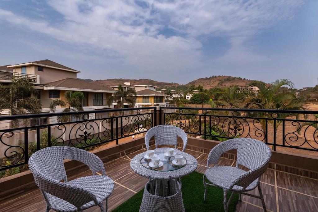 Balcony/terrace, Moonlit Hills by VEO - Part of StayVista in Lonavala