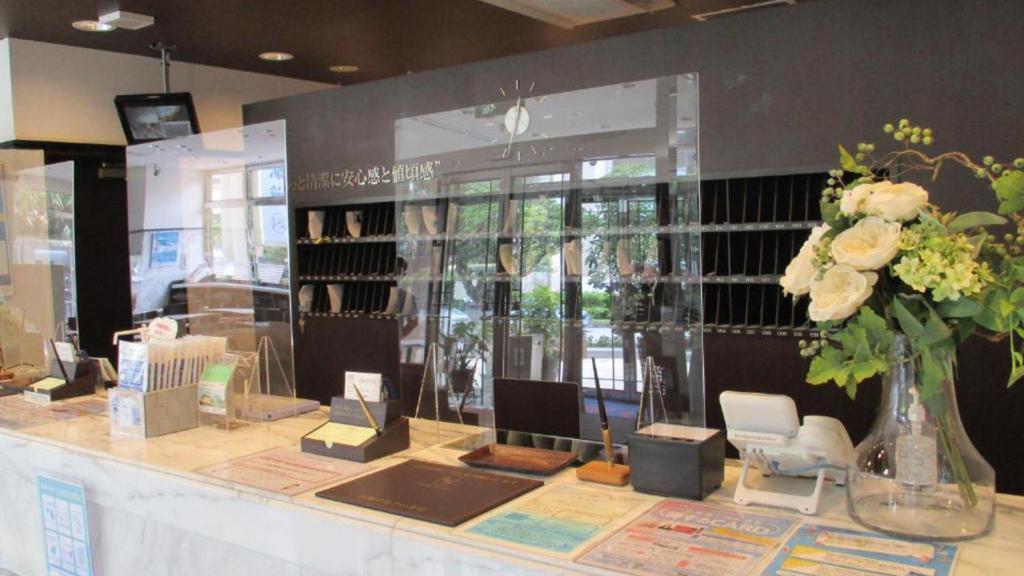 Toyoko Inn Okinawa Naha Omoromachi Ekimae photo