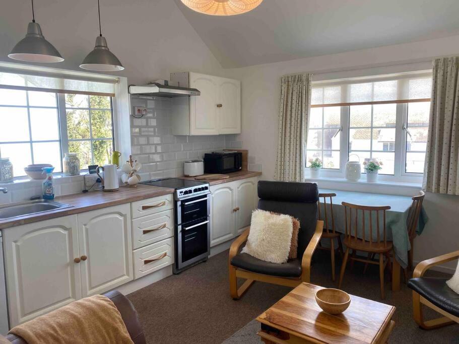 Large property which is all about location, location , location ! Lovely Comfortable 2 bedroom flat which is spacious and one of the best value properties of this size so close to the sea , beaches and restaurants 1 min to the sea !, Lyme Regis