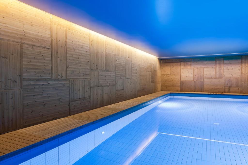 สระว่ายน้ำ